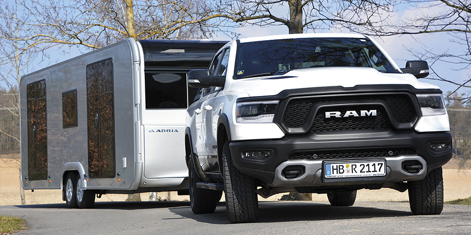 Dodge RAM 1500 Rebel a Adria Astella 704 HP