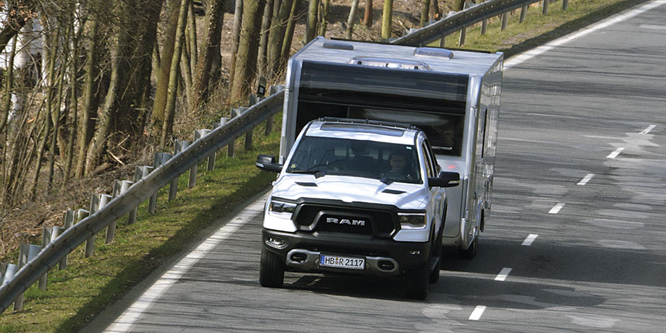 Dodge RAM 1500 Rebel a Adria Astella 704 HP