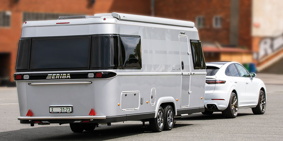 Eriba Touring 820 a Porsche Cayenne Turbo Coupé
