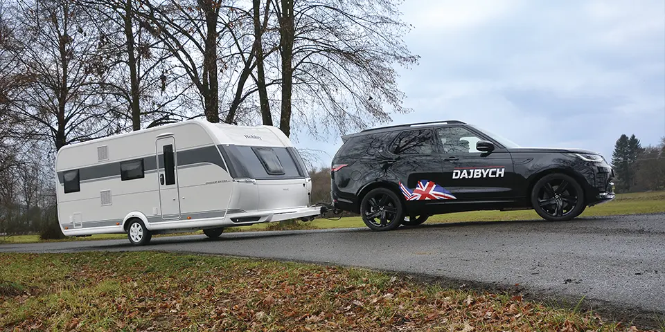 Hobby Excellent Edition 545 KMF a Land Rover Discovery 3,0 D350 Dynamic HSE AWD