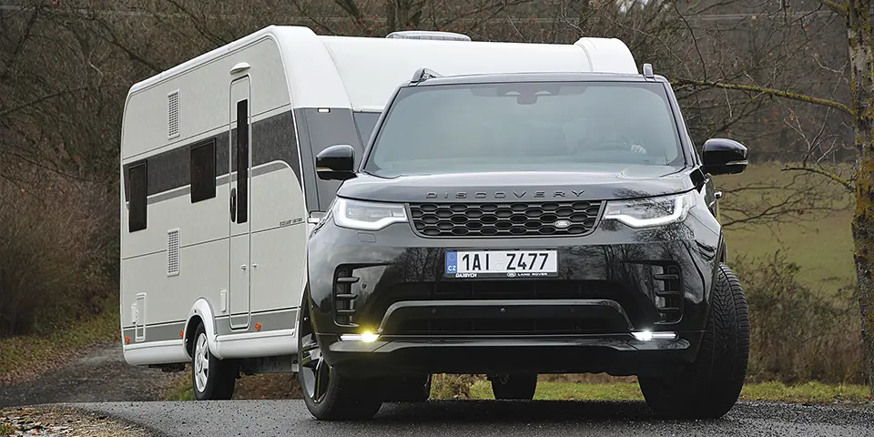 Hobby Excellent Edition 545 KMF a Land Rover Discovery 3,0 D350 Dynamic HSE AWD